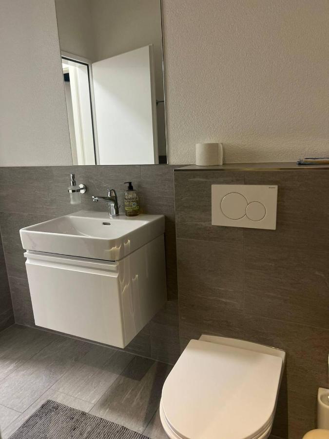 Basel-Stadt Gundeldingen Zimmer 401, Wc In The Hallway, Outside The Room Buitenkant foto
